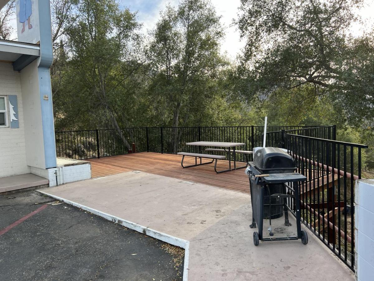 Sierra Lodge Three Rivers Bagian luar foto